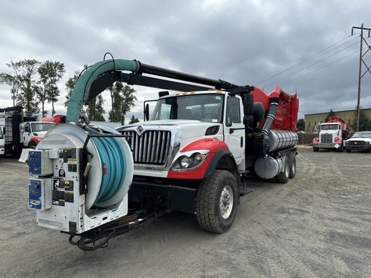 2012-vactor-2100-image-1