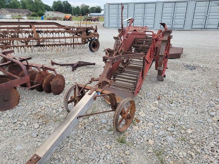horse-drawn-potato-digger-image-1