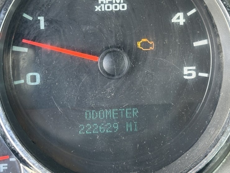 2013-chevrolet-silverado-3500-image-24