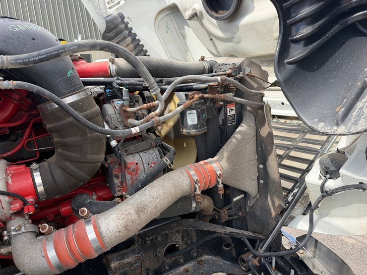 #1607-•-2015-freightliner-cascadia-day-cab-truck-tractor-image-46