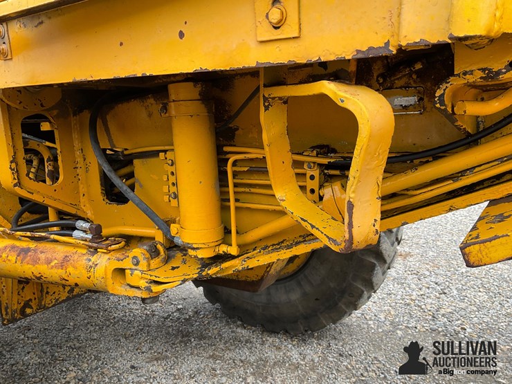 1979-deere-672a-image-15