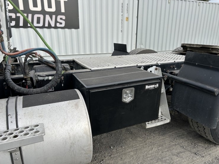 2020-kenworth-t680-image-38