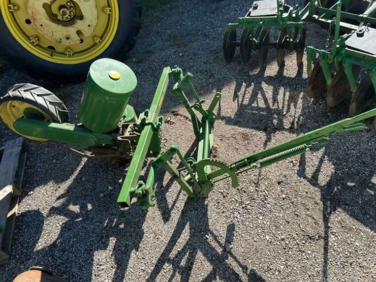 homemade-john-deere-1-row-planter-image-1