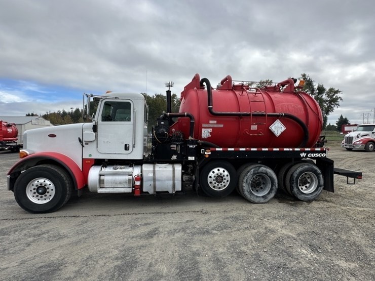 2011-peterbilt-365-image-2