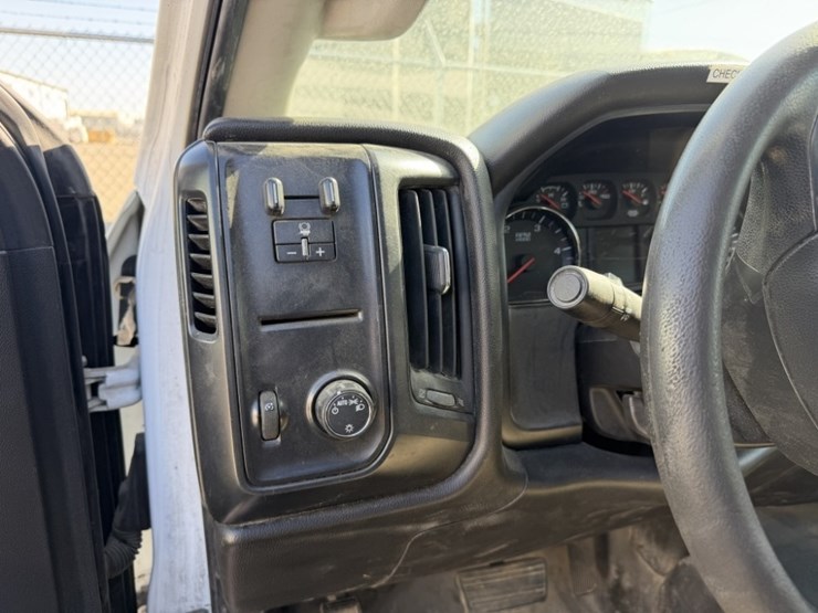 2017-chevrolet-silverado-3500-image-26