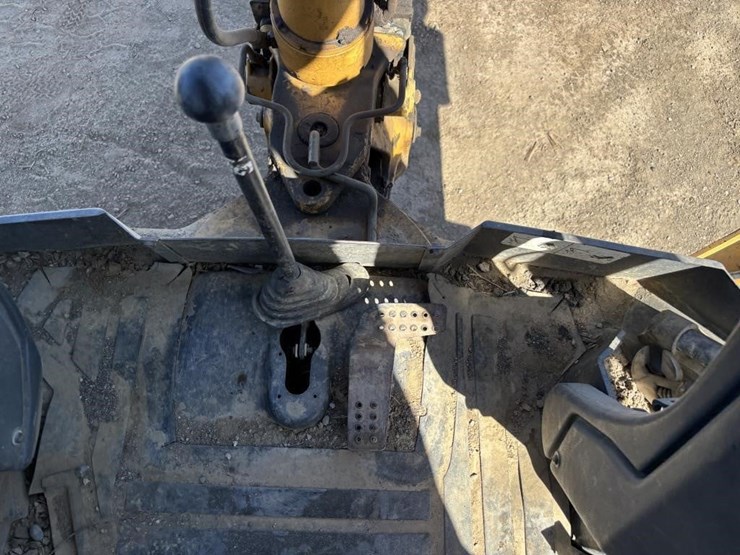 2005-deere-410g-image-36