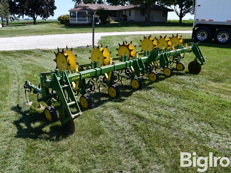 john-deere-er825-8r30-cultivator-image-3