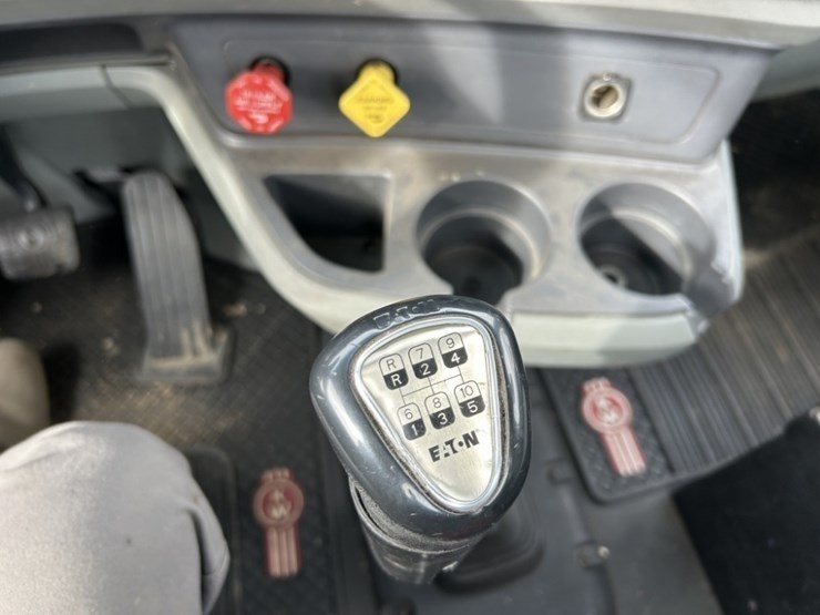 2020-kenworth-t680-image-25