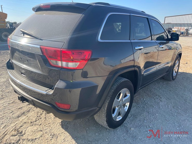 2013-jeep-grand-cherokee-limited-image-3
