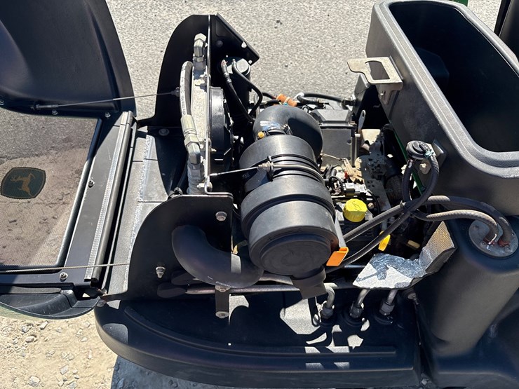 2021-john-deere-2400-image-11