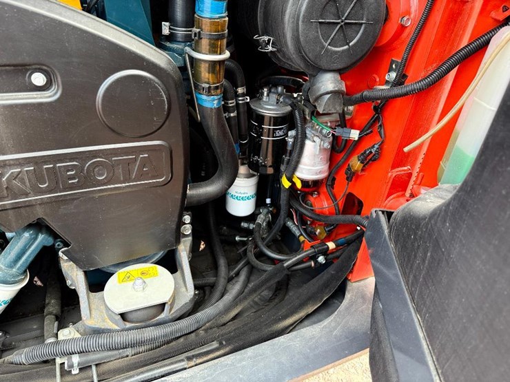 kubota-ssv75-image-24