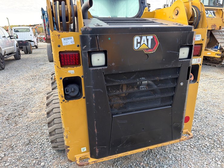 2023-caterpillar-226d3-image-24