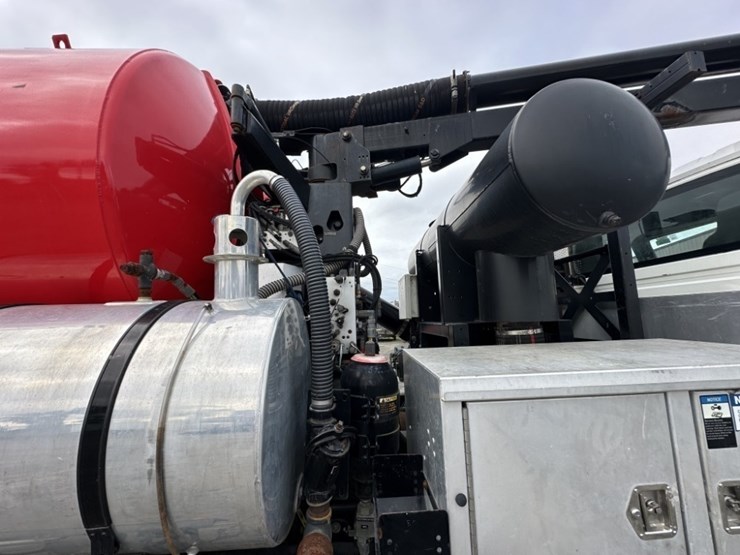 2012-vactor-2100-image-26