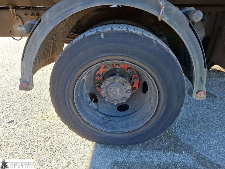 2018-freightliner-m2-106-image-19