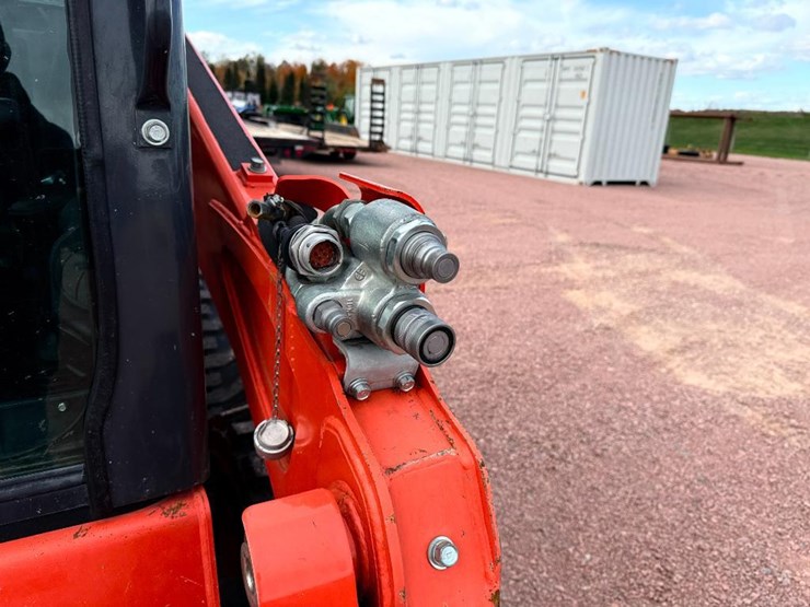 kubota-ssv75-image-14