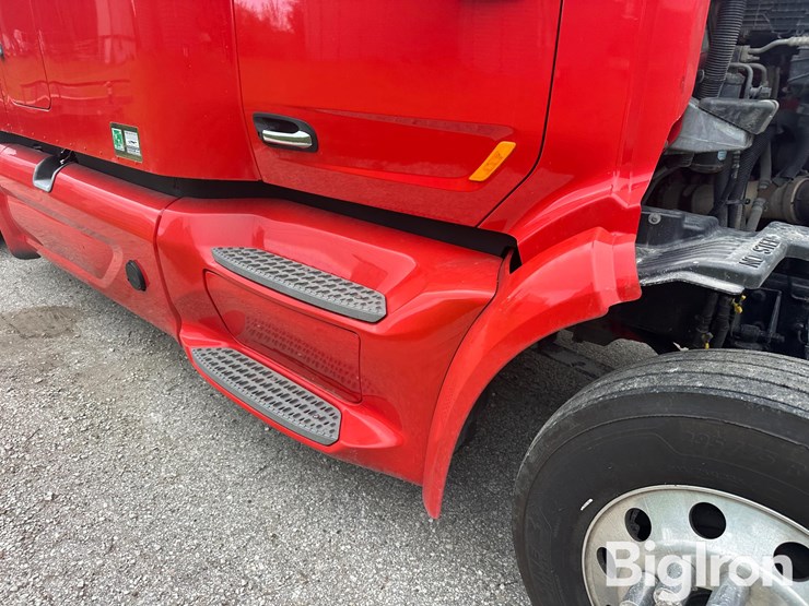 2021-peterbilt-579-image-10