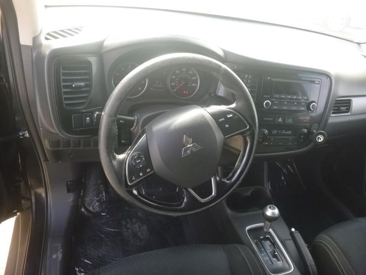 2016-mitsubishi-outlander-image-10