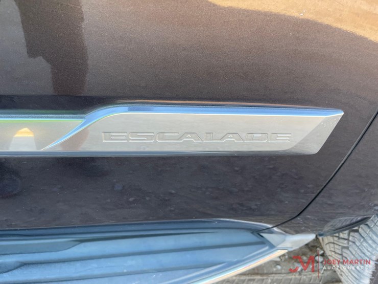 2015-cadillac-escalade-image-12