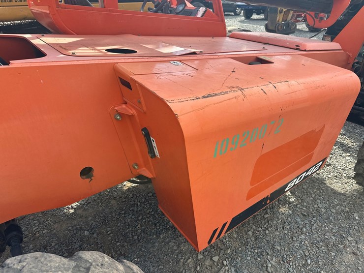 2019-jlg-8042-image-15