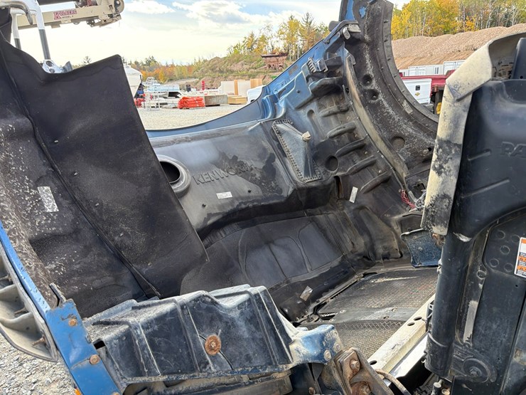 2016-kenworth-t880-image-93