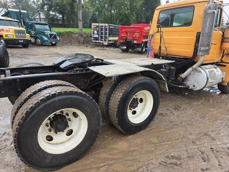 1994-mack-rd688s-image-17