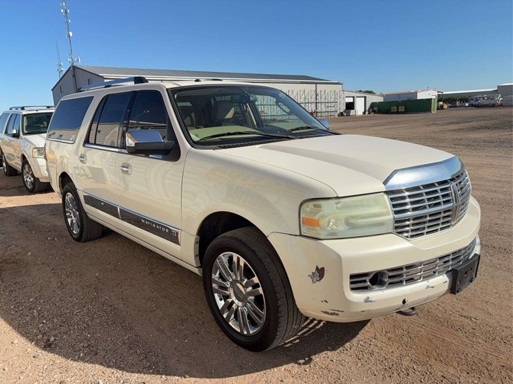 2008-lincoln-navigator-l-image-2