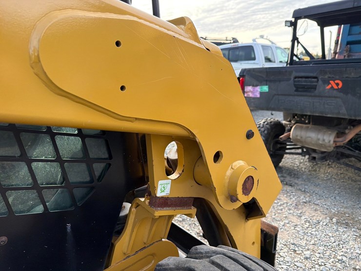 2023-caterpillar-226d3-image-34