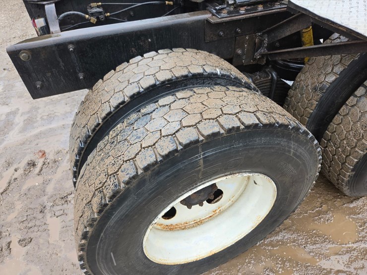 1994-mack-rd688s-image-51