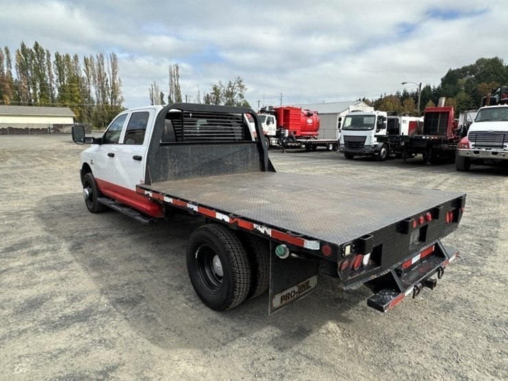 2014-dodge-3500-image-3
