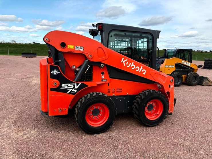 kubota-ssv75-image-4