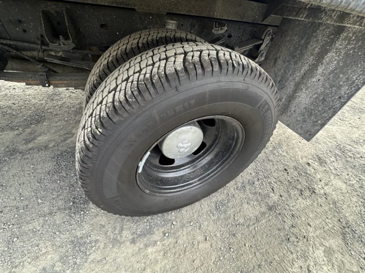 2014-dodge-3500-image-12