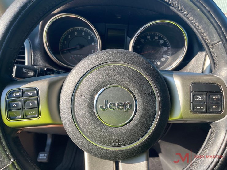 2013-jeep-grand-cherokee-limited-image-22
