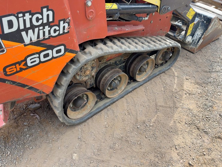 2021-ditch-witch-sk600-image-12