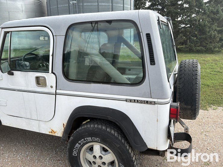 1990-jeep-wrangler-image-13