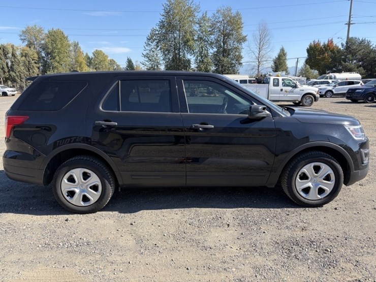 2018-ford-explorer-image-3