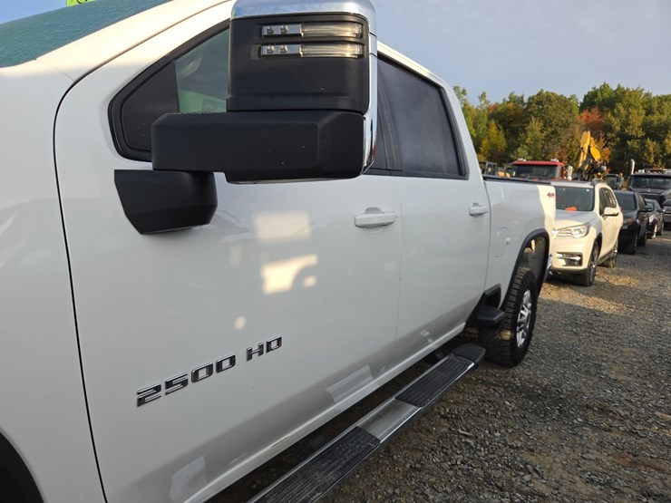 2022-chevrolet-2500-image-18