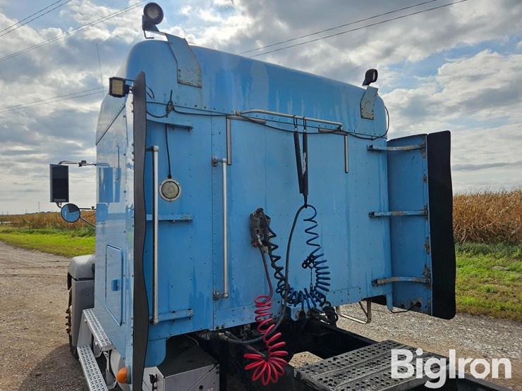 2000-freightliner-fld120-image-20