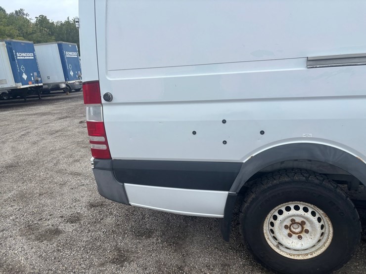 #2333-•-2014-mercedes-sprinter-van-image-24