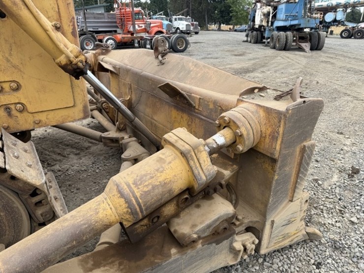 1972-caterpillar-d8h-image-11