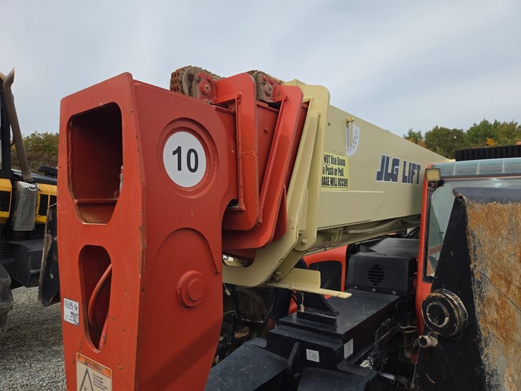 2010-jlg-g10-55a-image-14