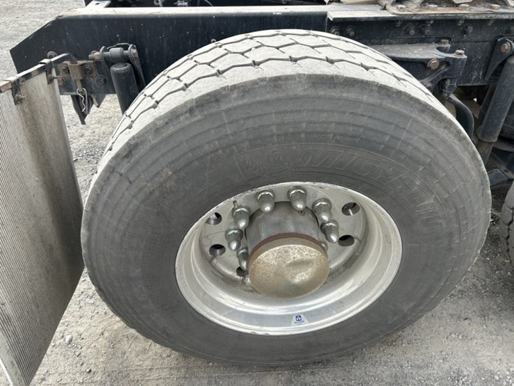 2020-kenworth-t680-image-14