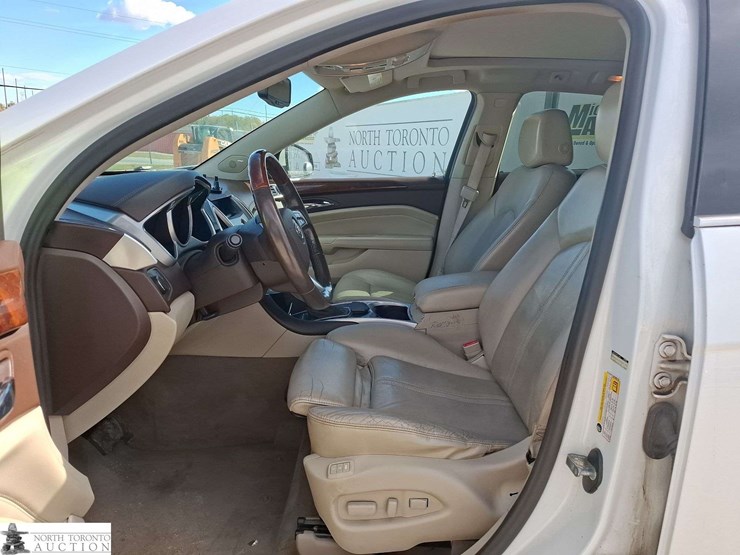 2011-cadillac-srx-image-10