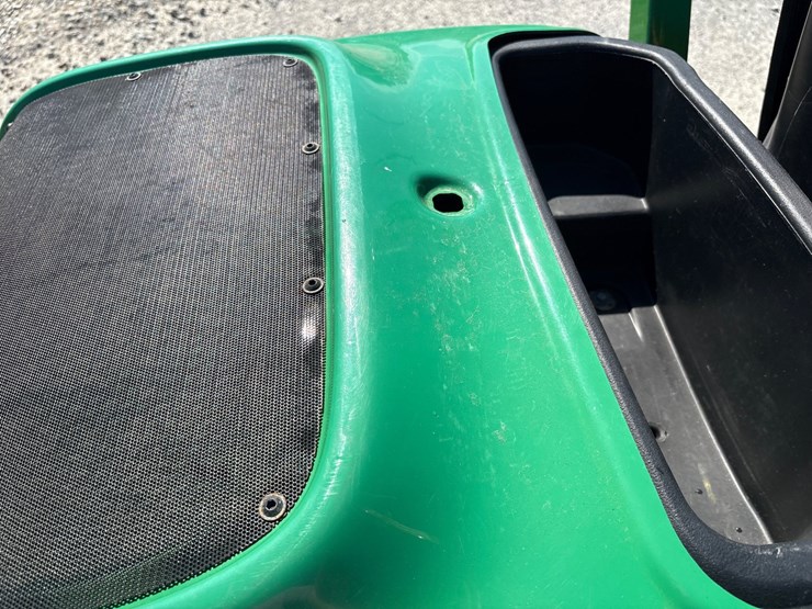 2021-john-deere-2400-image-12