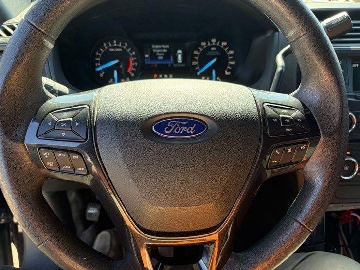 2018-ford-explorer-image-30