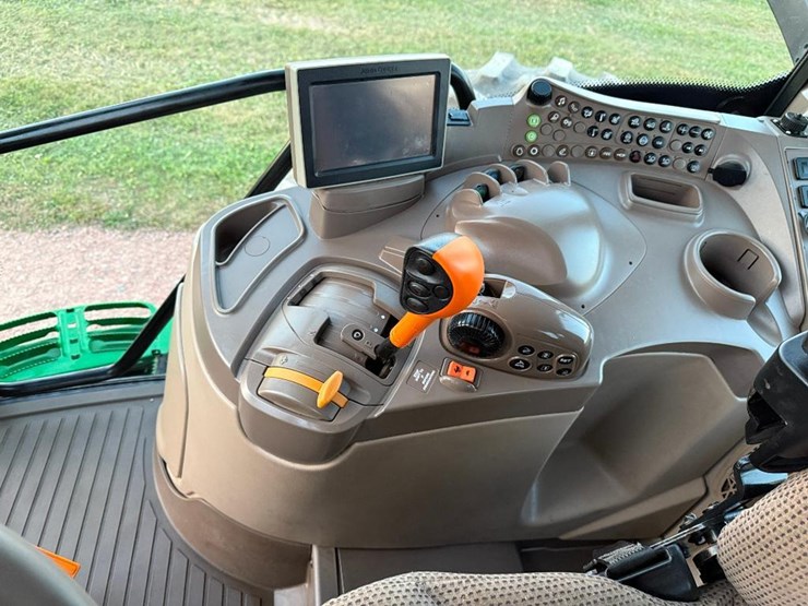 john-deere-6215r-image-58