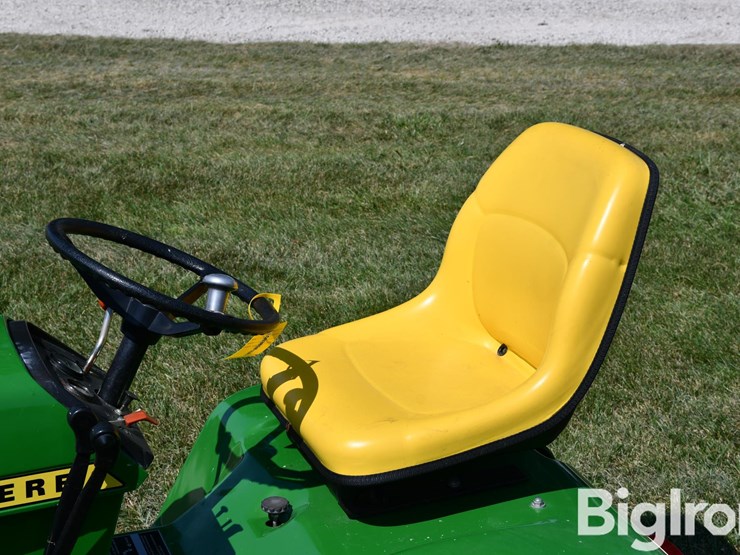john-deere-300-image-12