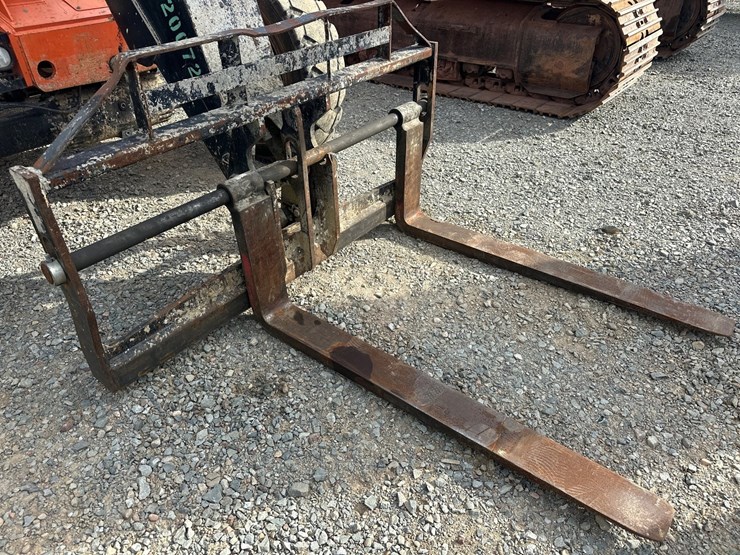 2019-jlg-8042-image-31