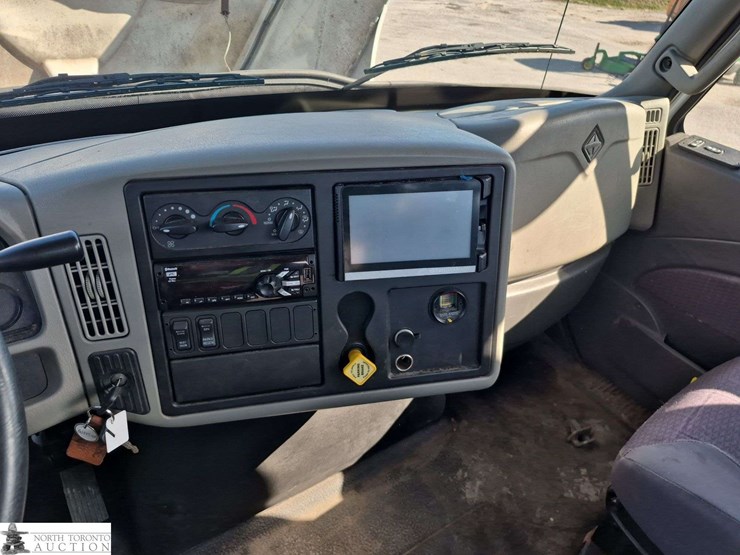 2017-international-durastar-4300-image-12