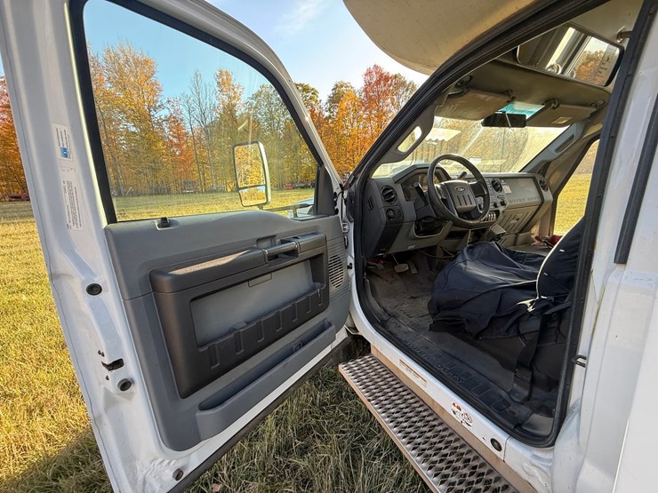 2015-ford-f550-image-44