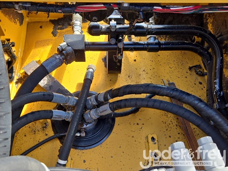 2019-deere-470g-lc-image-47